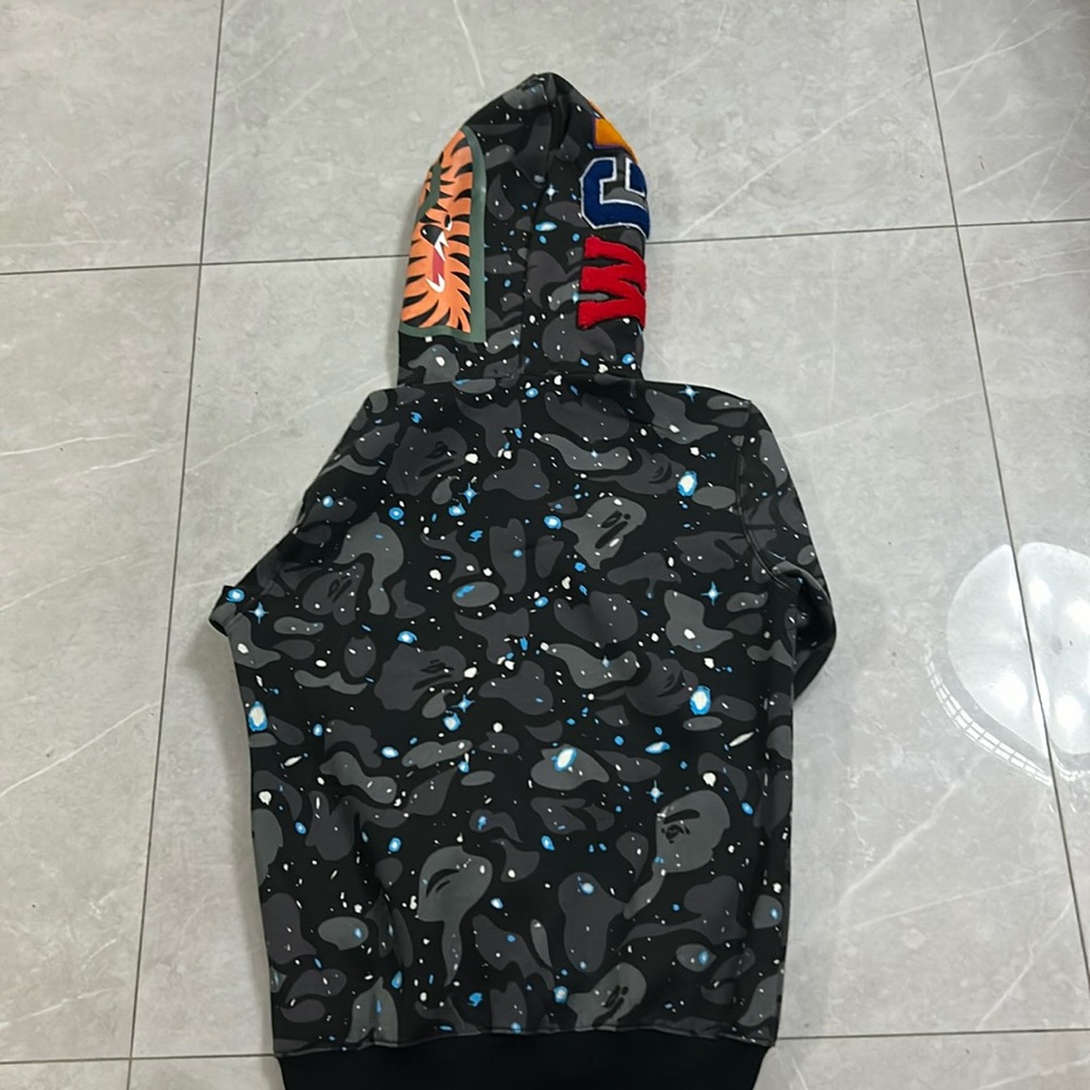 Glow in the dark sweat shirt - Picture 2 of 6